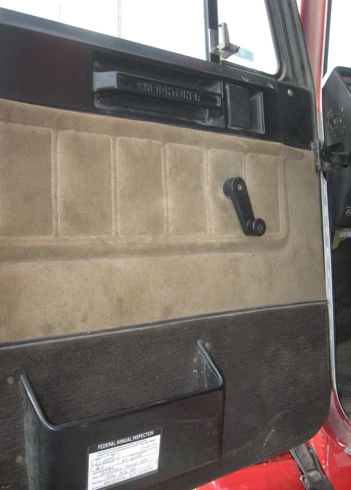 image for item 6800 1994 Freightliner Conventional FLD120 dump truck