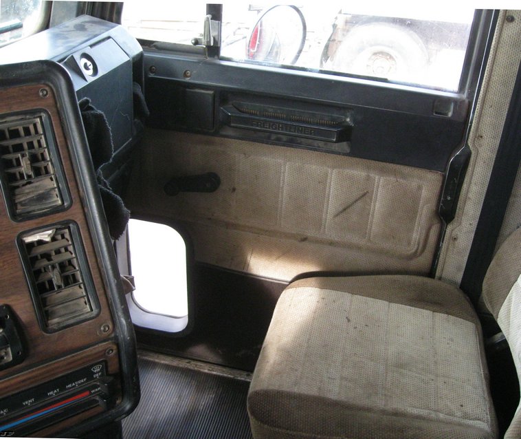 image for item 6800 1994 Freightliner Conventional FLD120 dump truck