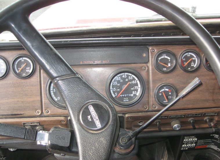 image for item 6800 1994 Freightliner Conventional FLD120 dump truck