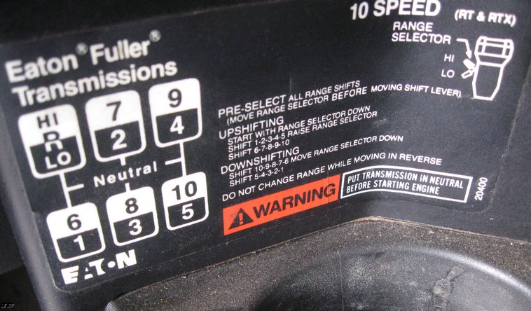 image for item 6800 1994 Freightliner Conventional FLD120 dump truck