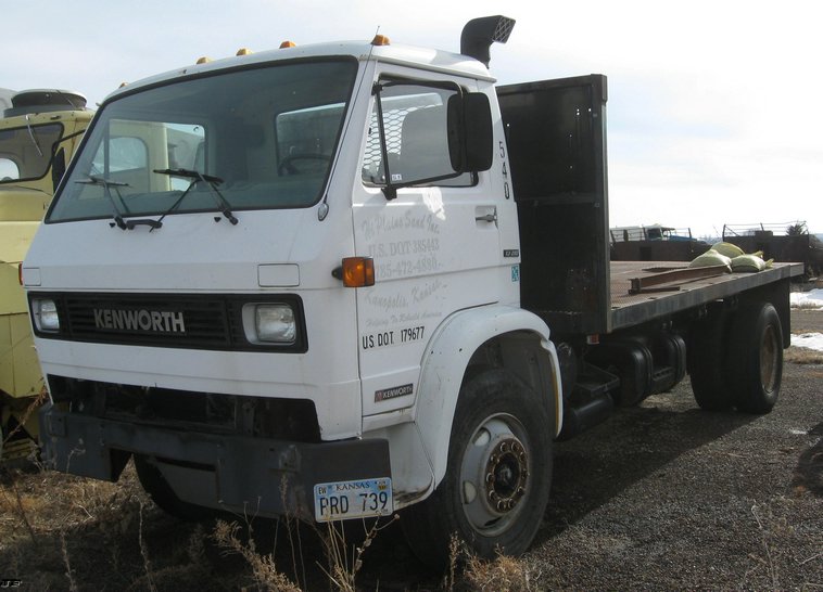 image for item 6803 1988 Kenworth flat bed truck