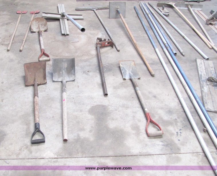 image for item 7034 Assorted concrete tools