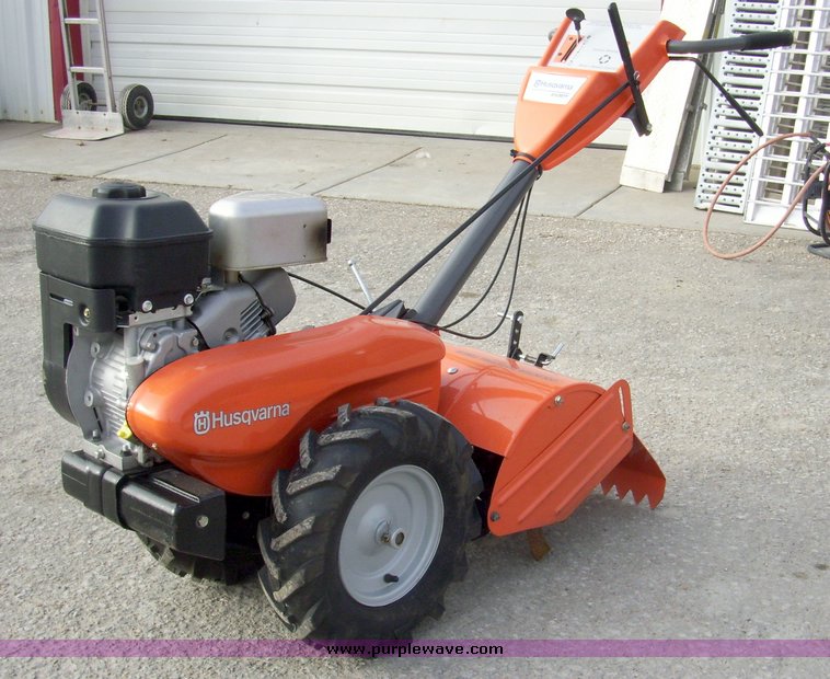 image for item 8066 2009 Husqvarna 650RTT 17" forward drive, reverse tine tiller