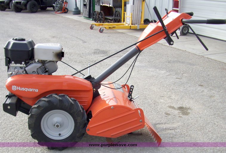 image for item 8066 2009 Husqvarna 650RTT 17" forward drive, reverse tine tiller