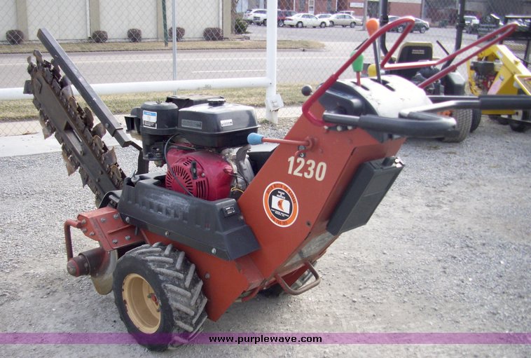 image for item 8067 2000 Ditch Witch 1230 trencher