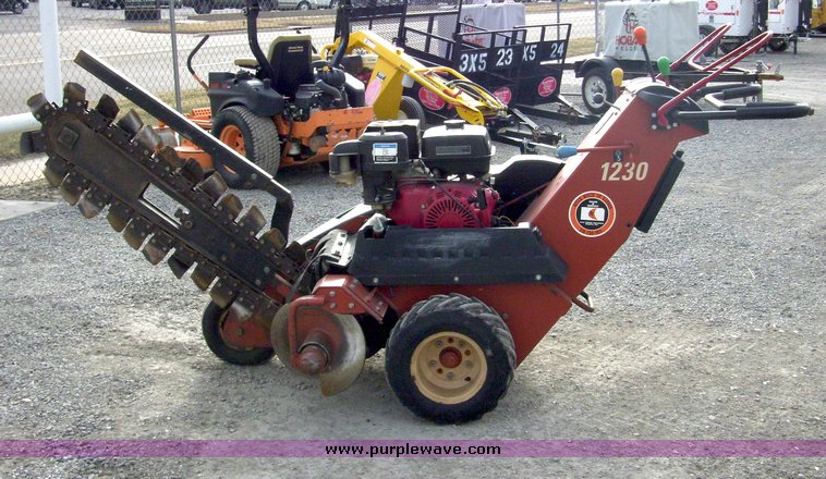 image for item 8067 2000 Ditch Witch 1230 trencher