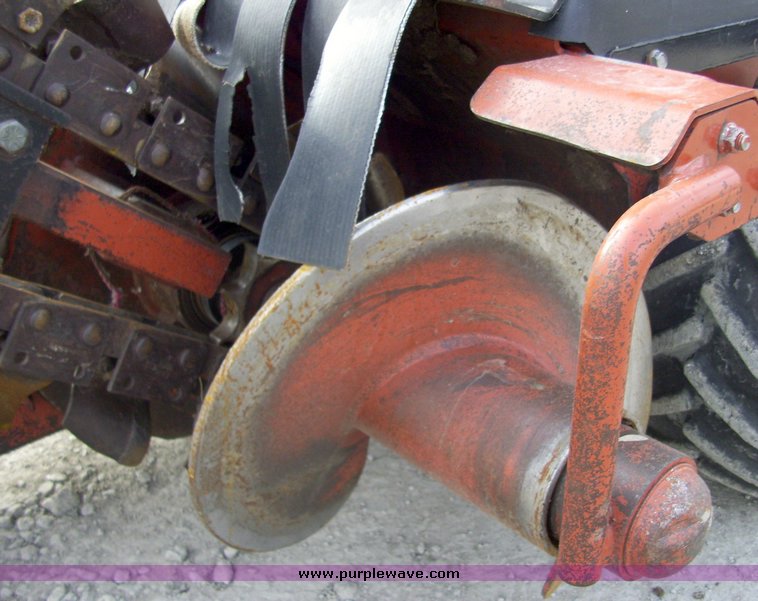 image for item 8067 2000 Ditch Witch 1230 trencher