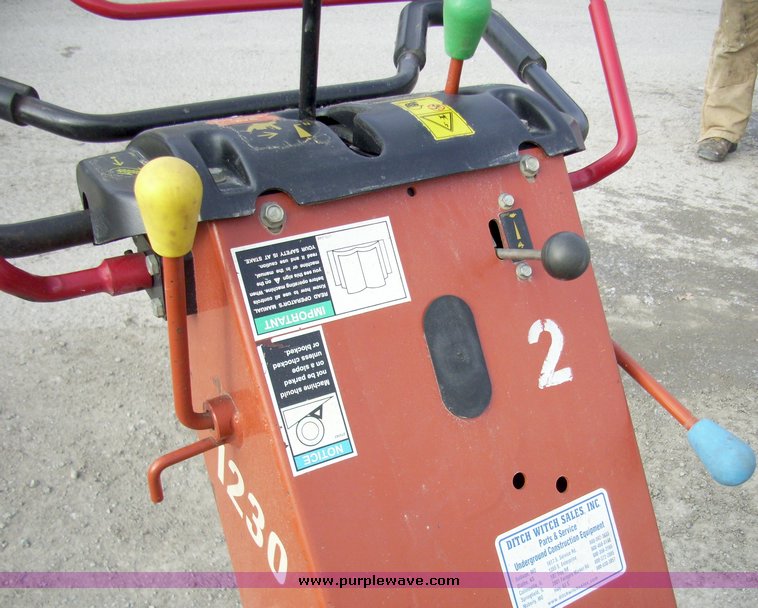 image for item 8067 2000 Ditch Witch 1230 trencher