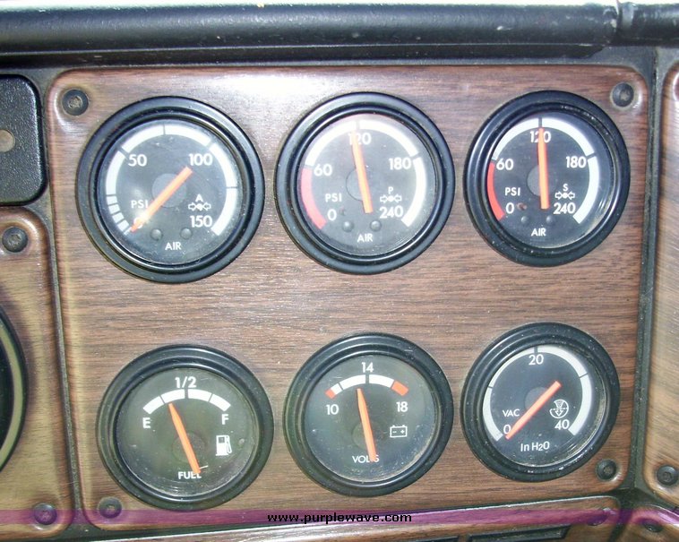 image for item 8068 1994 Freightliner Conventional FLD120 semi truck