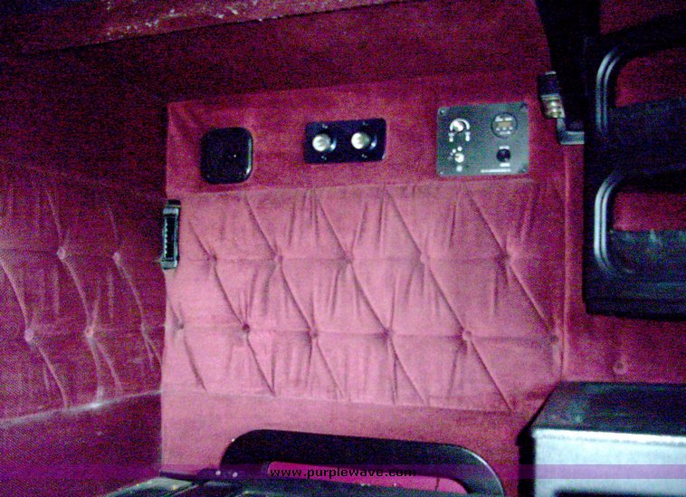 image for item 8068 1994 Freightliner Conventional FLD120 semi truck