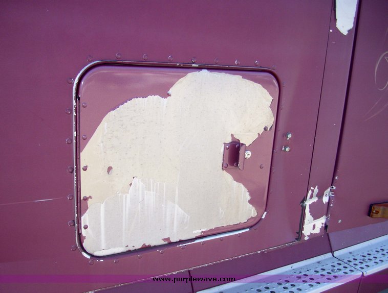 image for item 8068 1994 Freightliner Conventional FLD120 semi truck