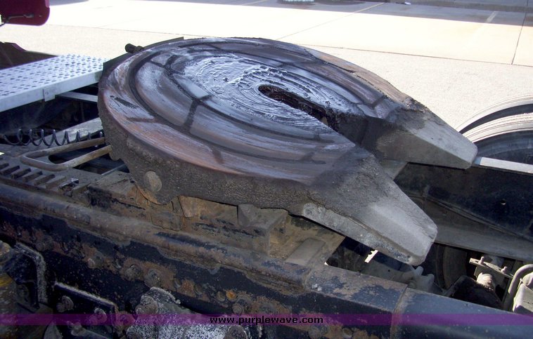 image for item 8068 1994 Freightliner Conventional FLD120 semi truck