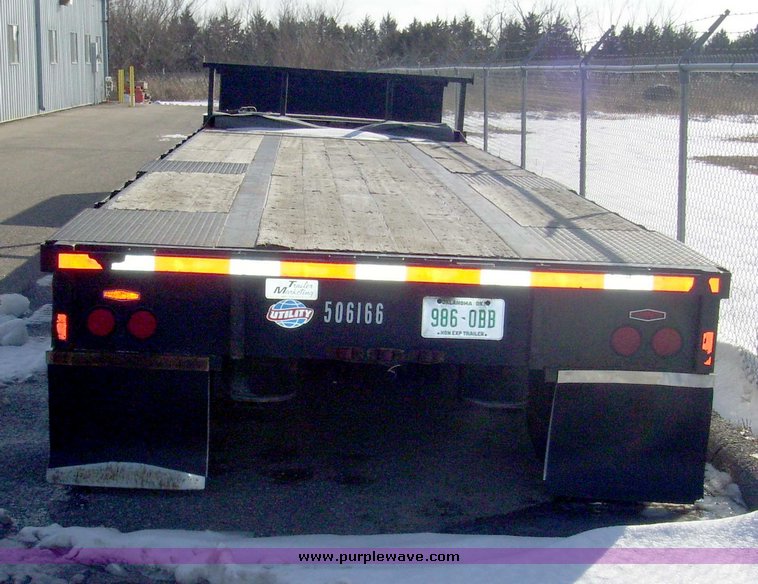 image for item 8069 1998 Utility 48' step deck tandem axle trailer