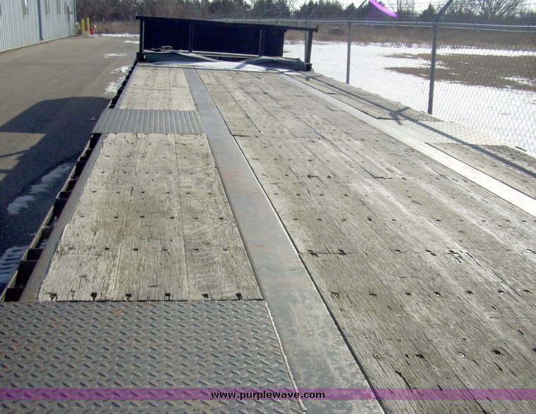image for item 8069 1998 Utility 48' step deck tandem axle trailer
