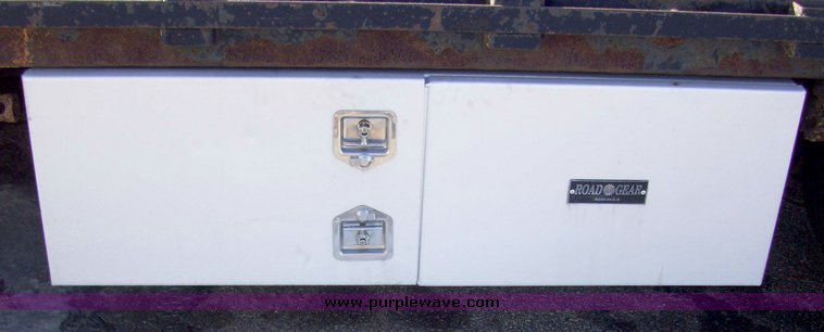 image for item 8069 1998 Utility 48' step deck tandem axle trailer