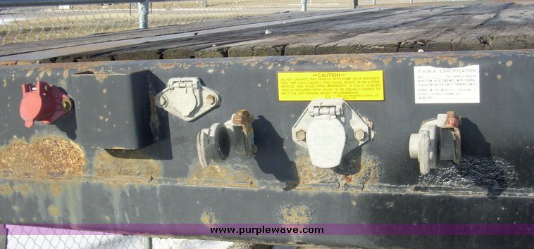 image for item 8069 1998 Utility 48' step deck tandem axle trailer