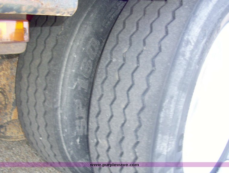 image for item 8069 1998 Utility 48' step deck tandem axle trailer