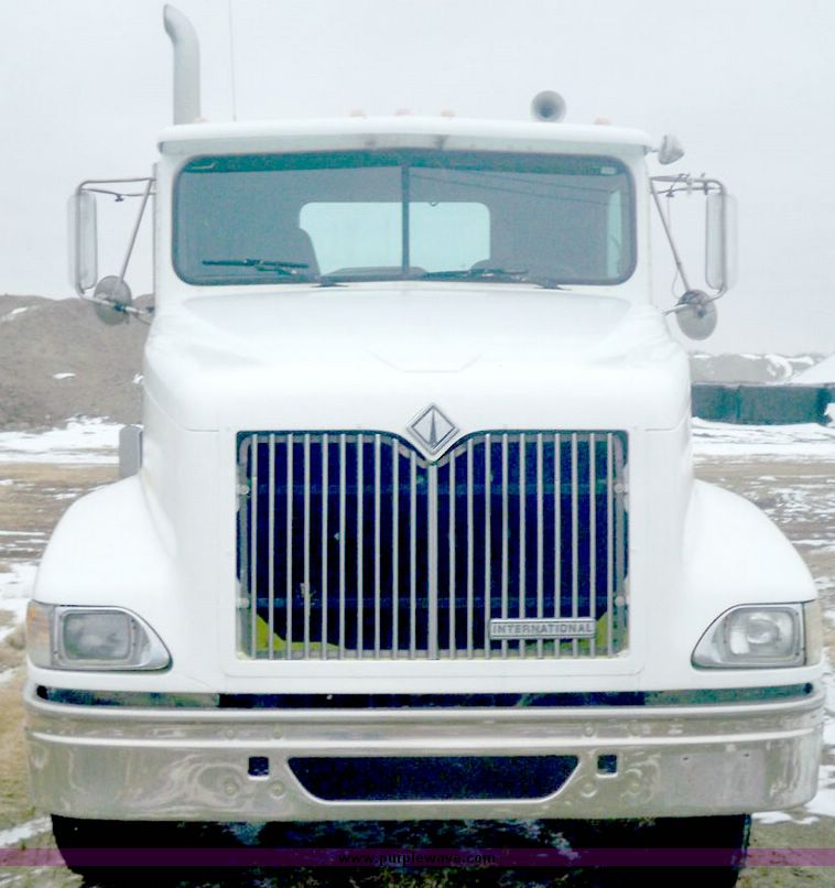 image for item 8072 1998 International 9400