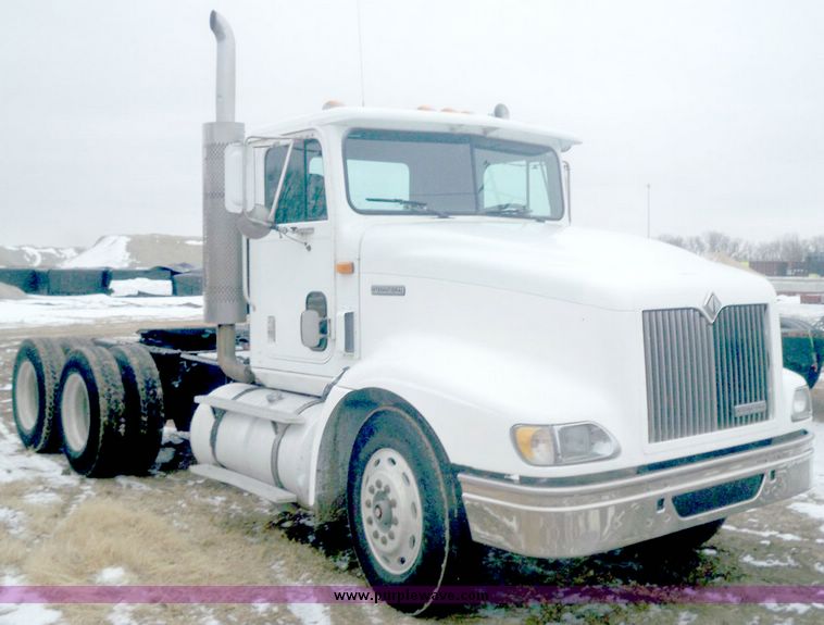 image for item 8072 1998 International 9400