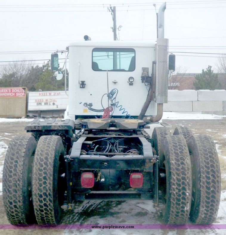 image for item 8072 1998 International 9400