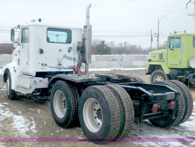 image for item 8072 1998 International 9400