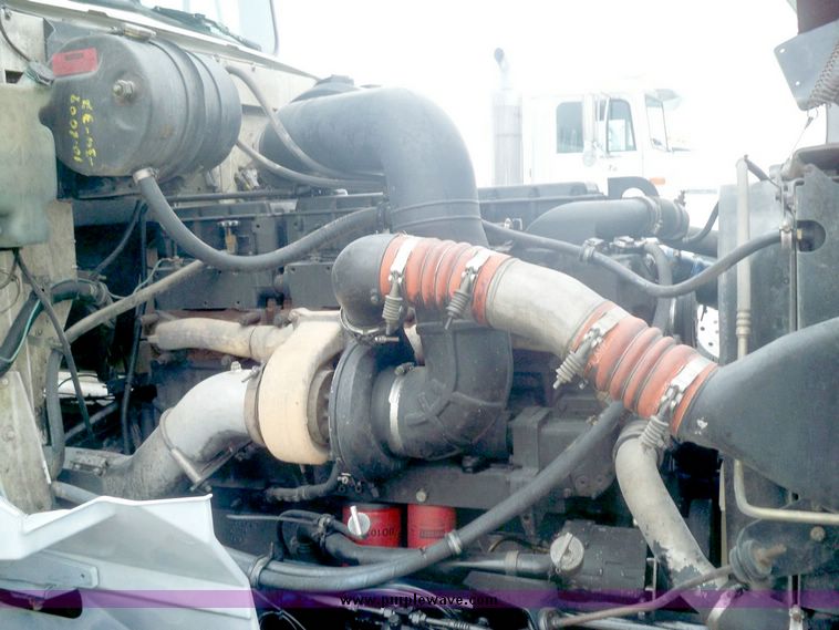 image for item 8072 1998 International 9400