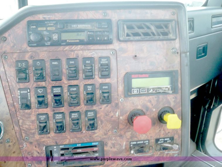 image for item 8072 1998 International 9400