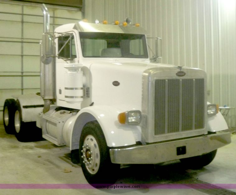 image for item 8074 1993 Peterbilt Conventional 357