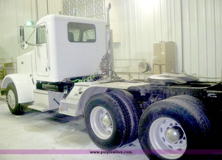 image for item 8074 1993 Peterbilt Conventional 357
