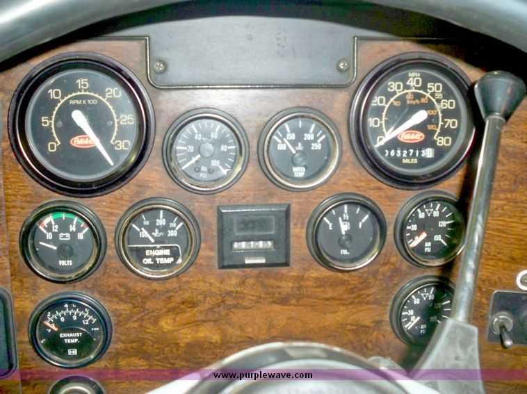 image for item 8074 1993 Peterbilt Conventional 357