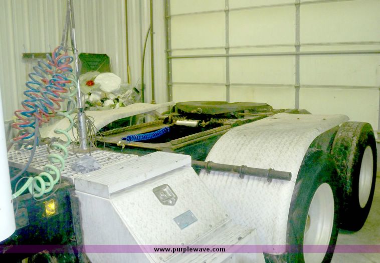 image for item 8074 1993 Peterbilt Conventional 357