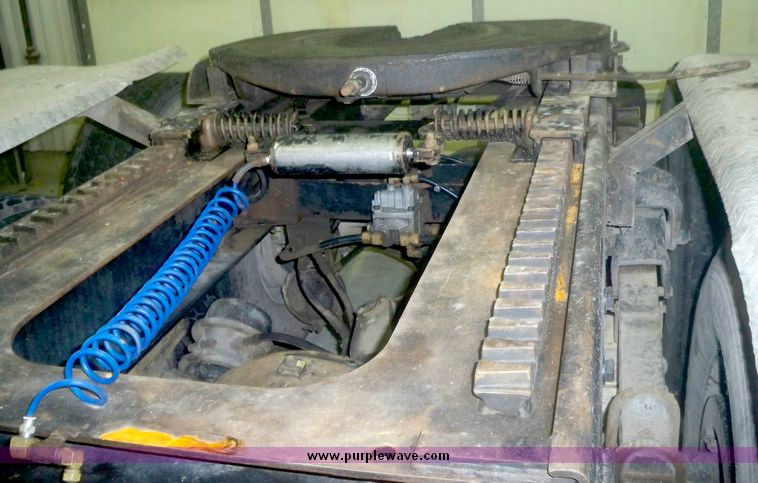 image for item 8074 1993 Peterbilt Conventional 357