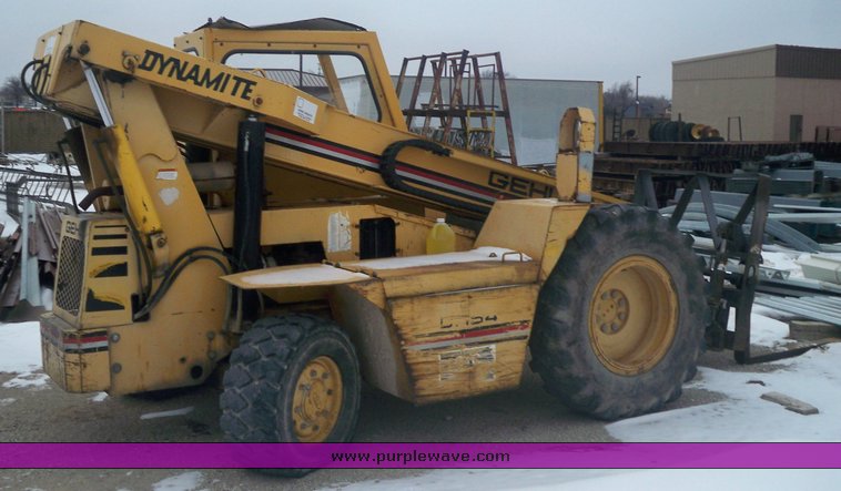 image for item 8077 Gehl Dynamite telehandler
