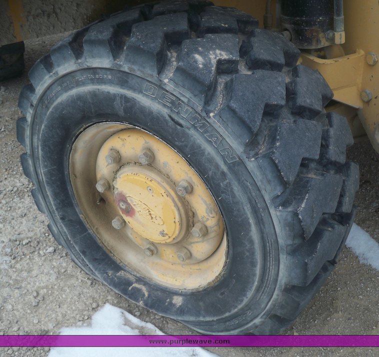 image for item 8077 Gehl Dynamite telehandler