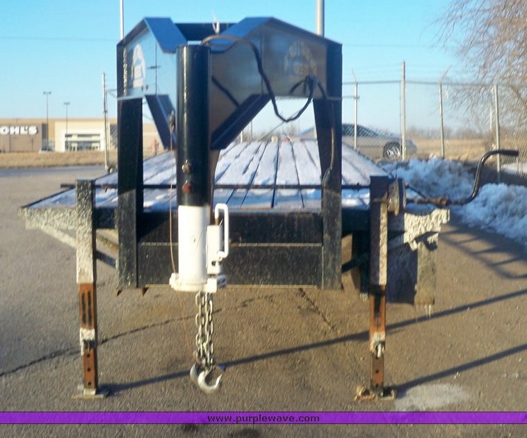 image for item 8081 2008 Progressive 40' trailer