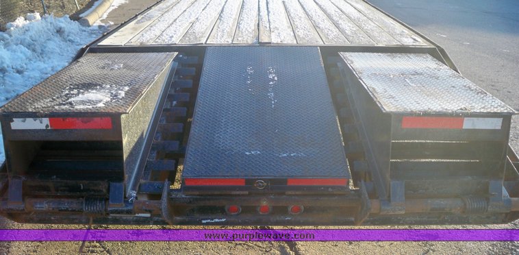 image for item 8081 2008 Progressive 40' trailer