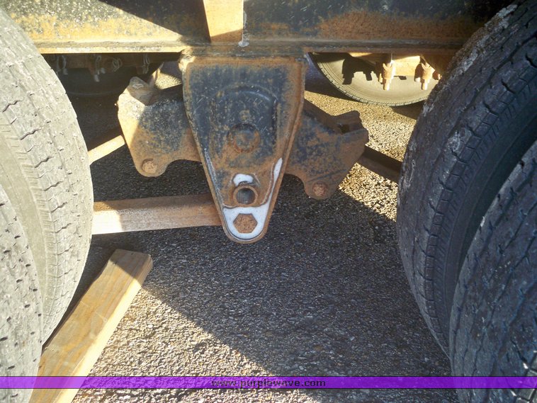 image for item 8081 2008 Progressive 40' trailer