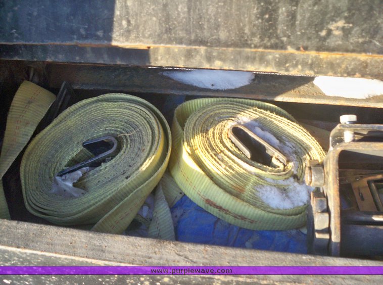 image for item 8081 2008 Progressive 40' trailer