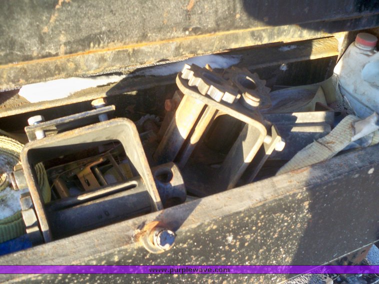 image for item 8081 2008 Progressive 40' trailer