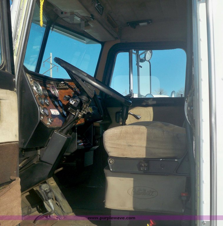 image for item 9000 1987 Peterbilt Conventional 357 truck