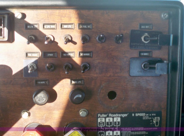 image for item 9000 1987 Peterbilt Conventional 357 truck