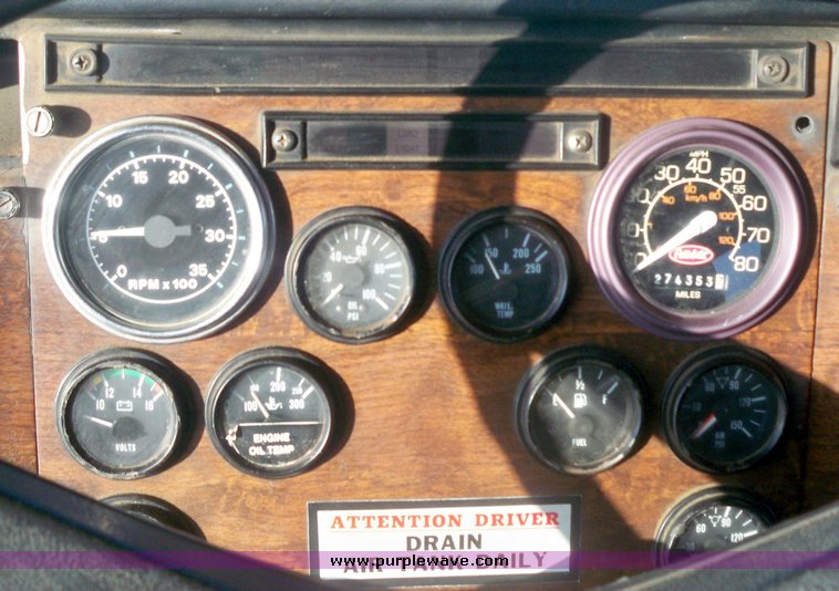 image for item 9000 1987 Peterbilt Conventional 357 truck