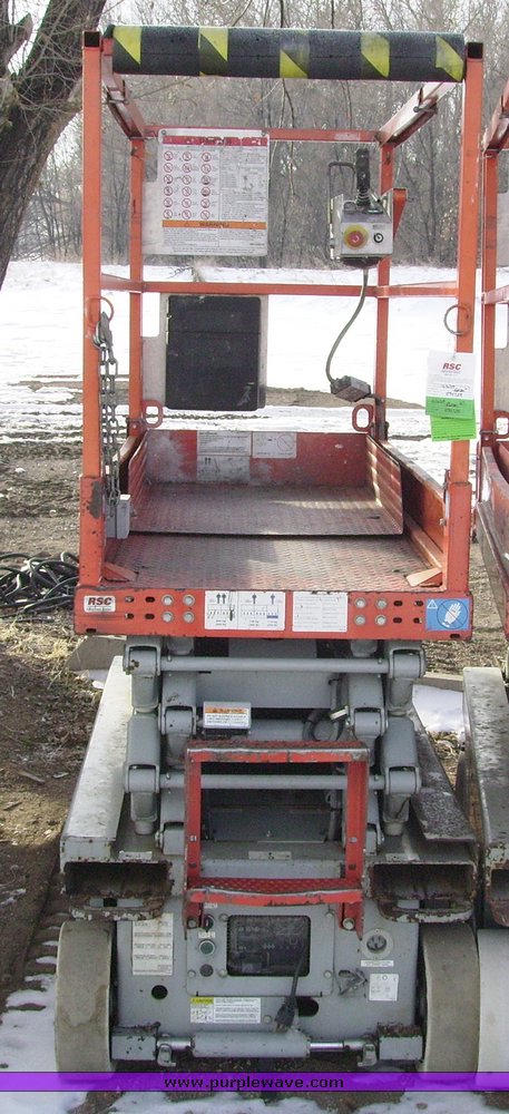 image for item 9100 2005 Skyjack SJ III 3219 scissor lift