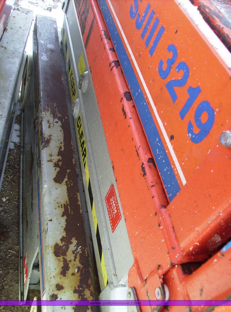 image for item 9100 2005 Skyjack SJ III 3219 scissor lift