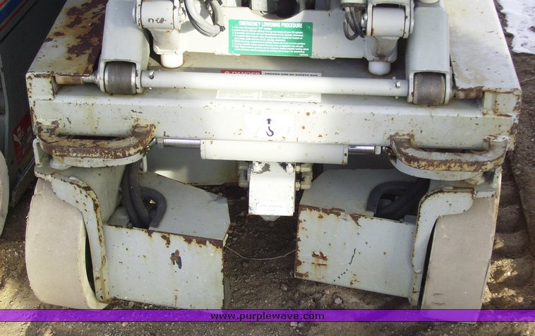 image for item 9100 2005 Skyjack SJ III 3219 scissor lift