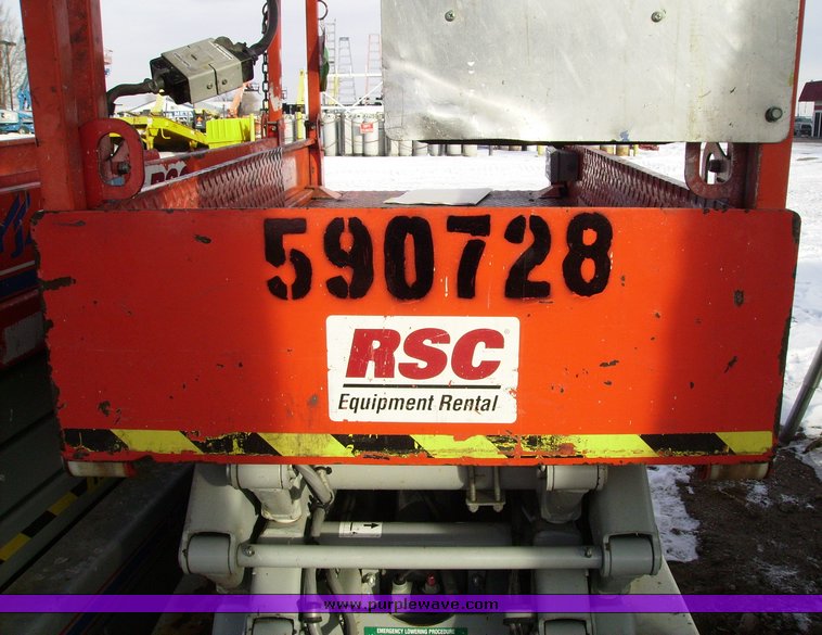 image for item 9100 2005 Skyjack SJ III 3219 scissor lift
