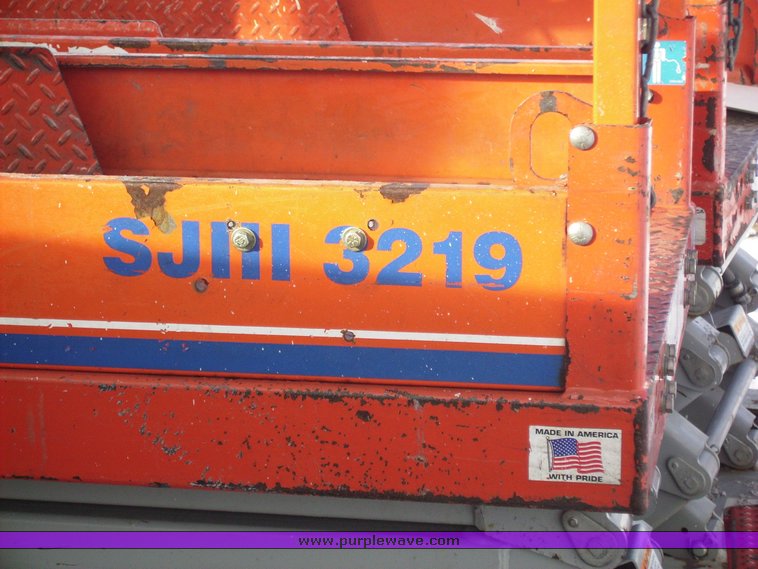 image for item 9100 2005 Skyjack SJ III 3219 scissor lift