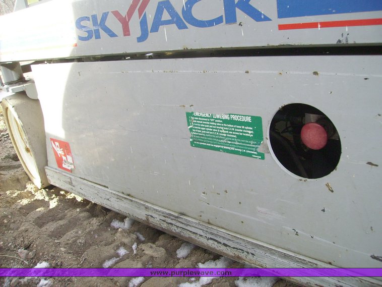 image for item 9100 2005 Skyjack SJ III 3219 scissor lift