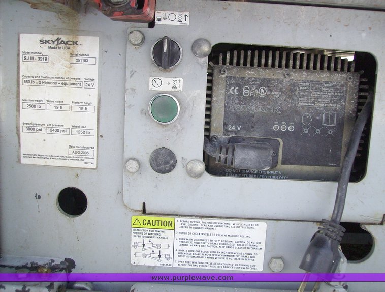 image for item 9100 2005 Skyjack SJ III 3219 scissor lift
