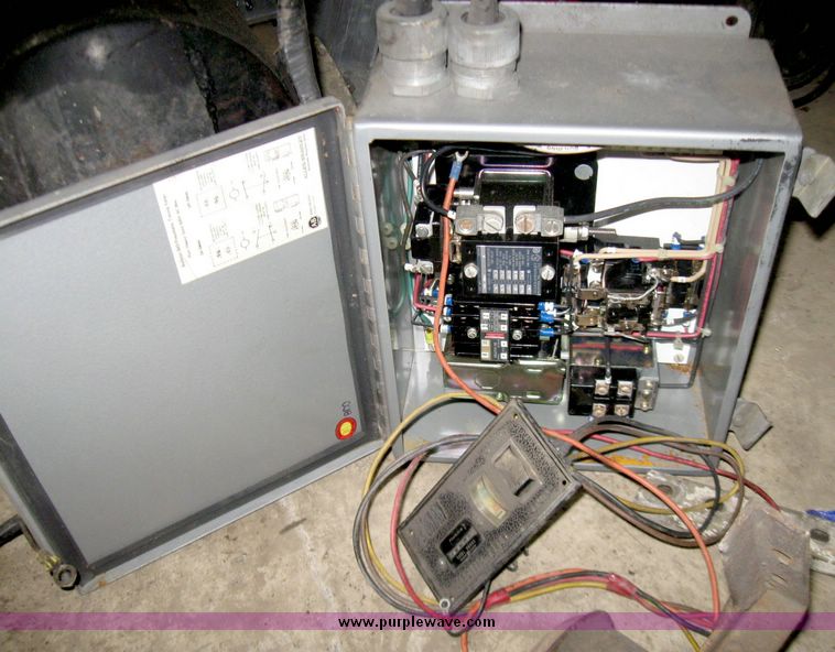 image for item 5189 Onan generator with disconnect box